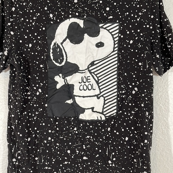 Peanuts Joe Cool Snoopy T-Shirt M Black White Graphic Tee All Over Print - Picture 2 of 4